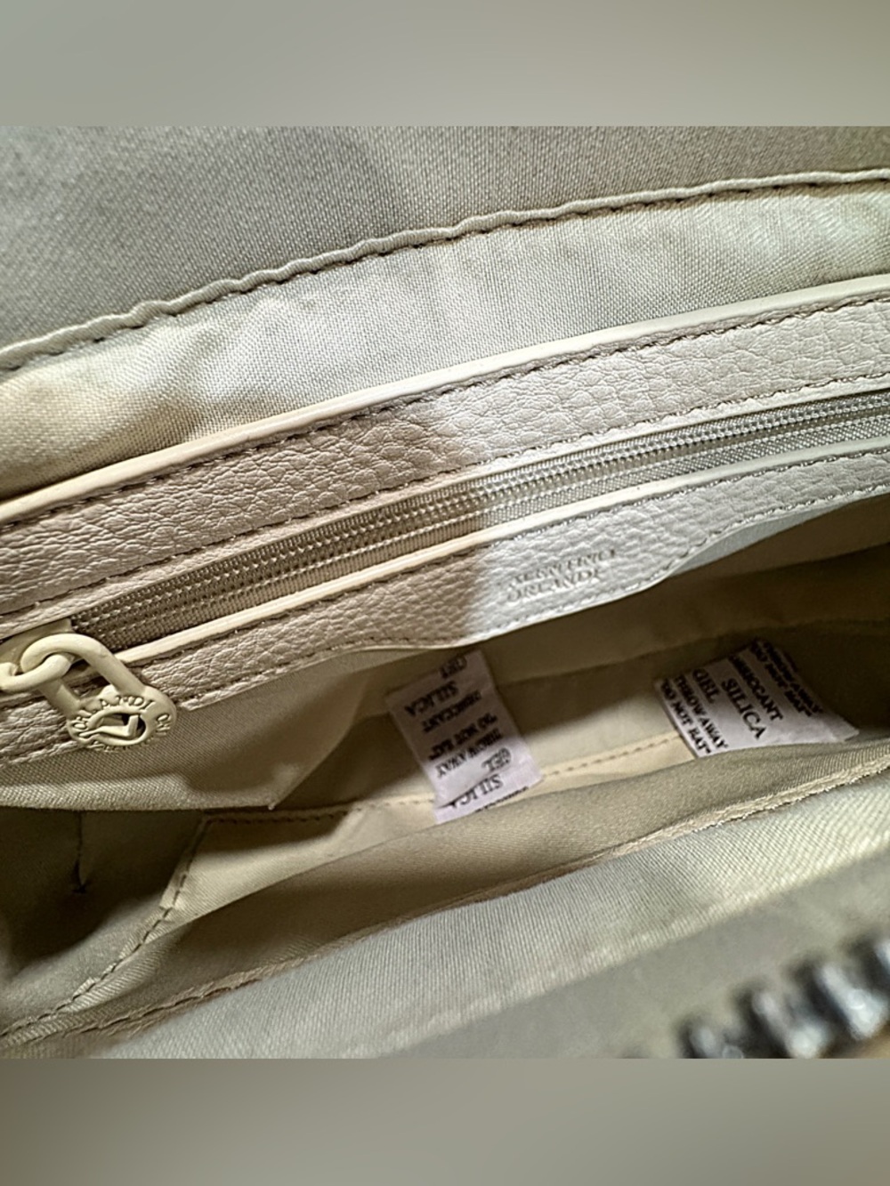 Valentino White Logo Leather Shoulder Bag - Picture 7 of 8